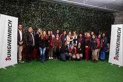 Bia palestrando sobre logística e supply chain management
Bia em evento internacional de logística
Bia liderando missão técnica internacional em logística
Bia em reunião estratégica de logística com líderes empresariais
Bia recebendo prêmio de reconhecimento em logística
Bia com a equipe do GCDV Consultoria
Bia sendo entrevistada sobre logística e sua trajetória
Bia ministrando aula sobre logística em universidade
Bia gravando episódio do LogísticosCast, primeiro podcast de logística no Spotify
Bia discutindo aspectos técnicos de logística com especialistas