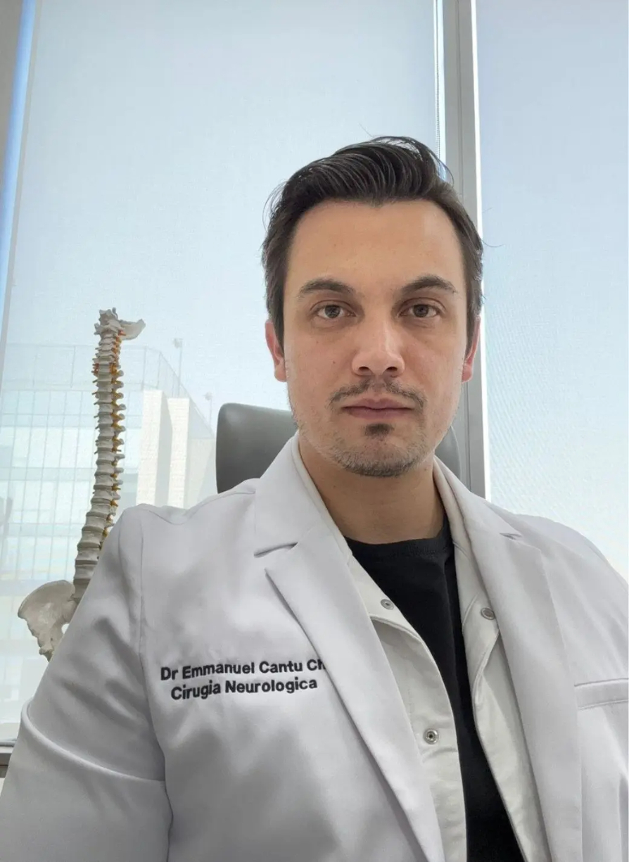 Dr Emmanuel Cantu (1)_edited.jpg