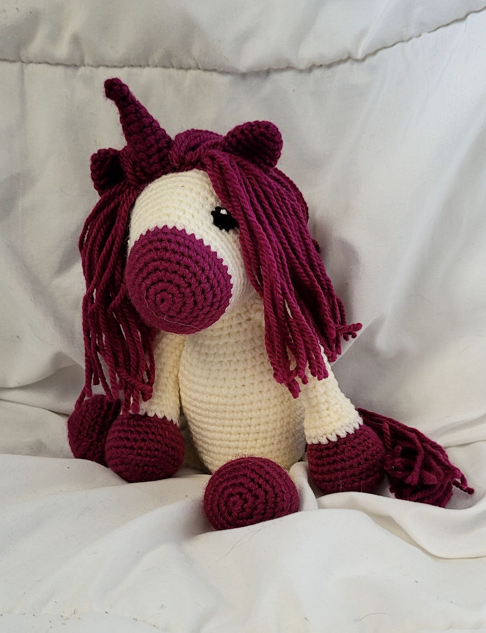 Licorne en crochet crème - vue de face - création artisanale fait main