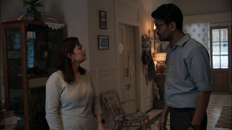 SELFIE PLEASE_GRADED STILLS_64_00114629