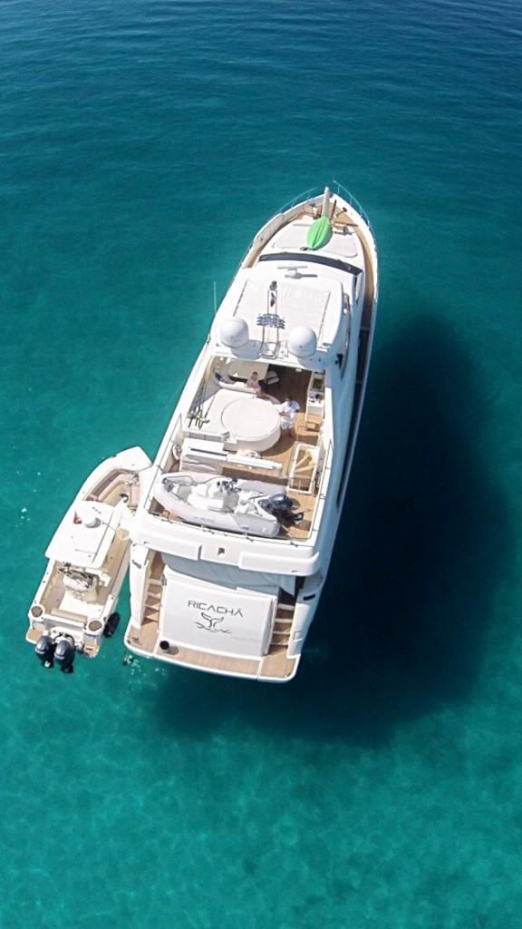 Miniatura: 83 FERRETTI MODELO 2012 15 PERSONAS