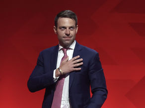 Αγάπη μου, τους έκλεψα το κόμμα