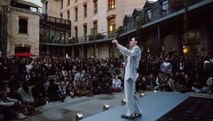 Τα events ενός outsider είναι πιο ενδιαφέροντα από την ίδια την εβδομάδα μόδας του Παρισιού;