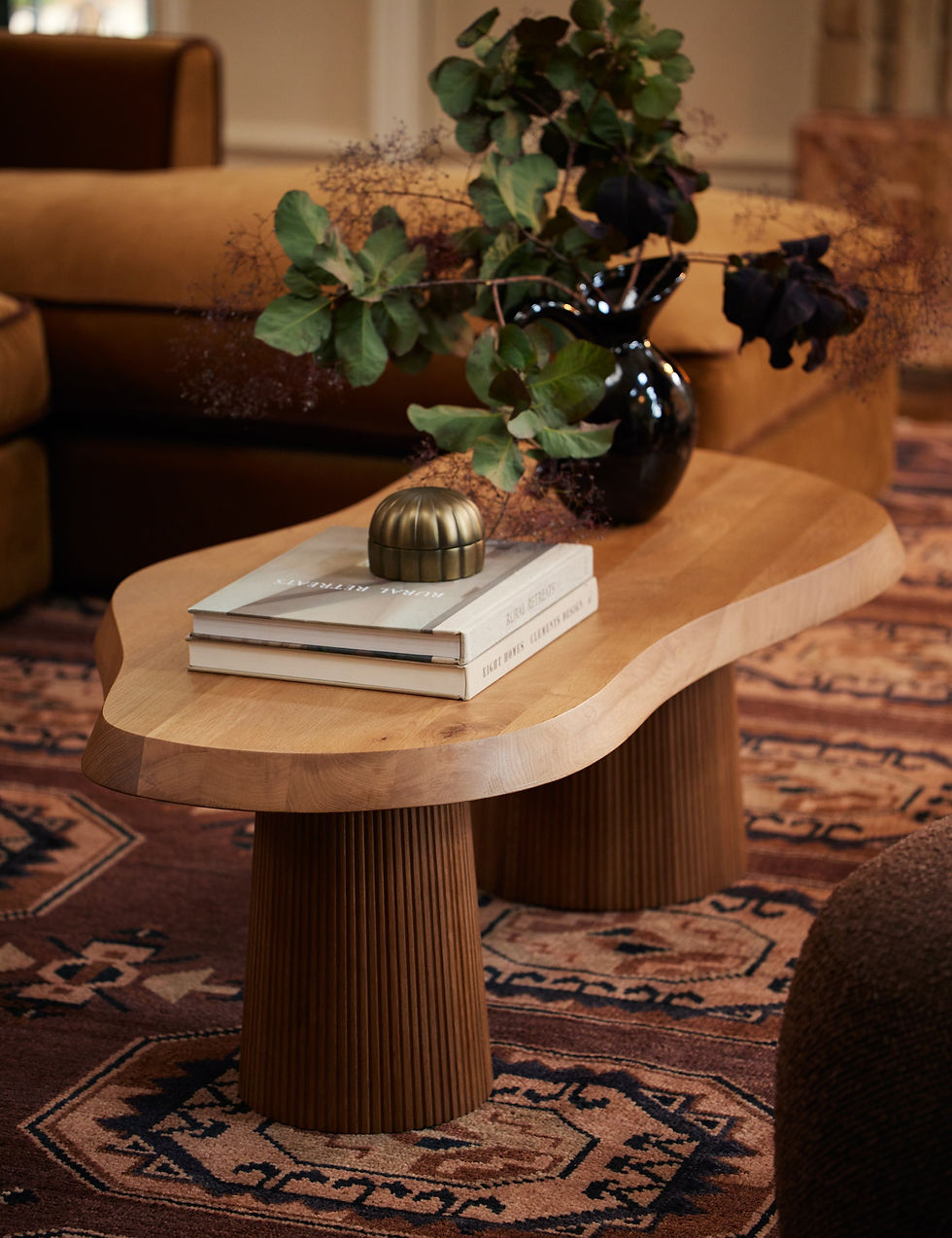 Miniatura: Sculptural Oak Wood Coffee Table With Fluted Pillar Legs