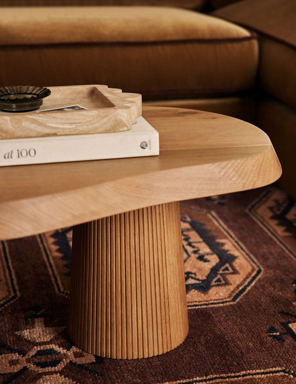 Miniatura: Sculptural Oak Wood Coffee Table With Fluted Pillar Legs
