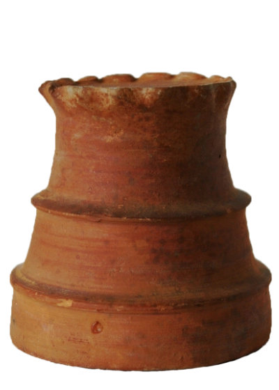 op zn kop staande 15e eeuwse beker