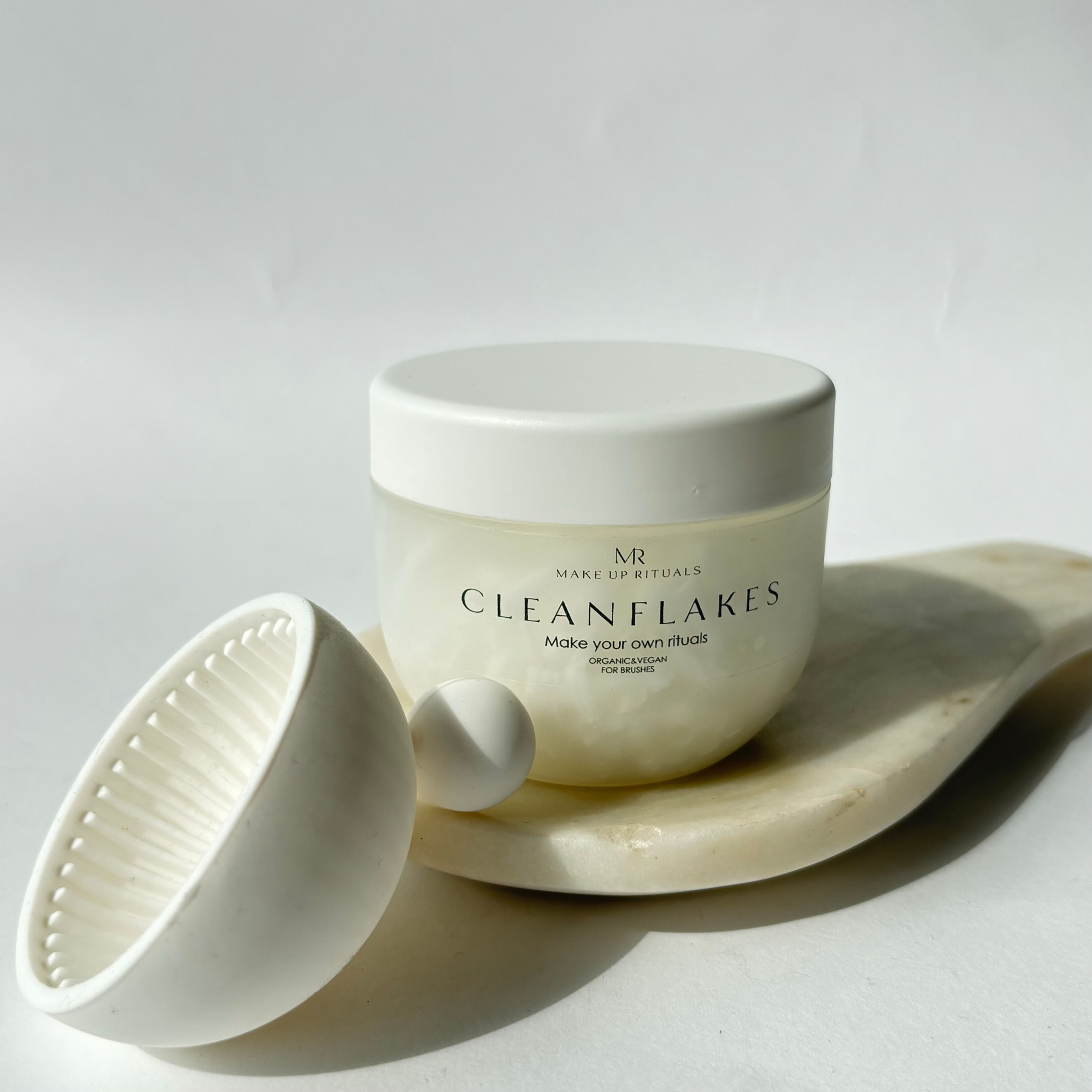 Płatki mydlane do mycia pędzli i gąbek