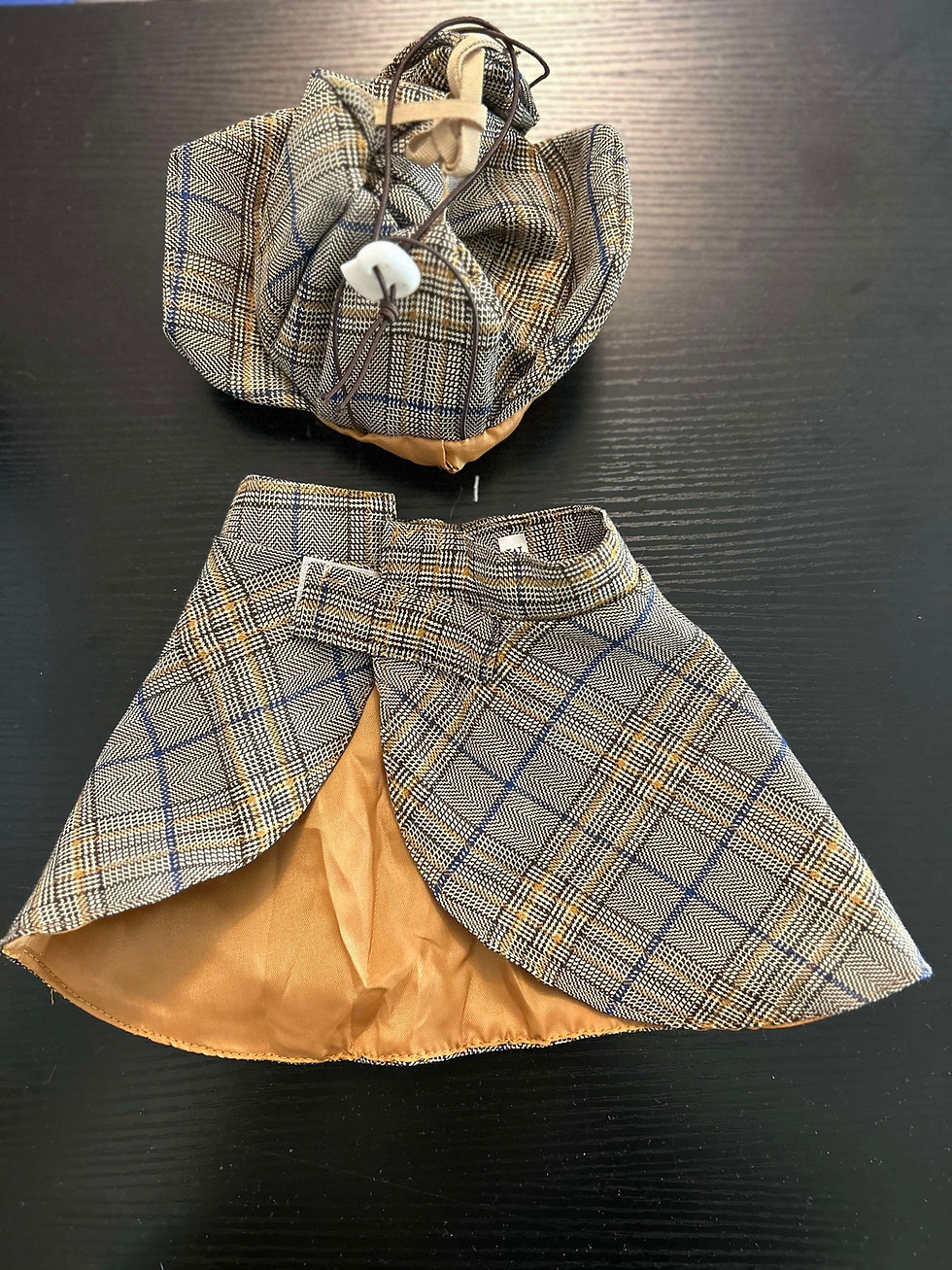 Elegant Plaid Dog Coat and Hat Set – Classic Style for Your Sophisticated Pup!