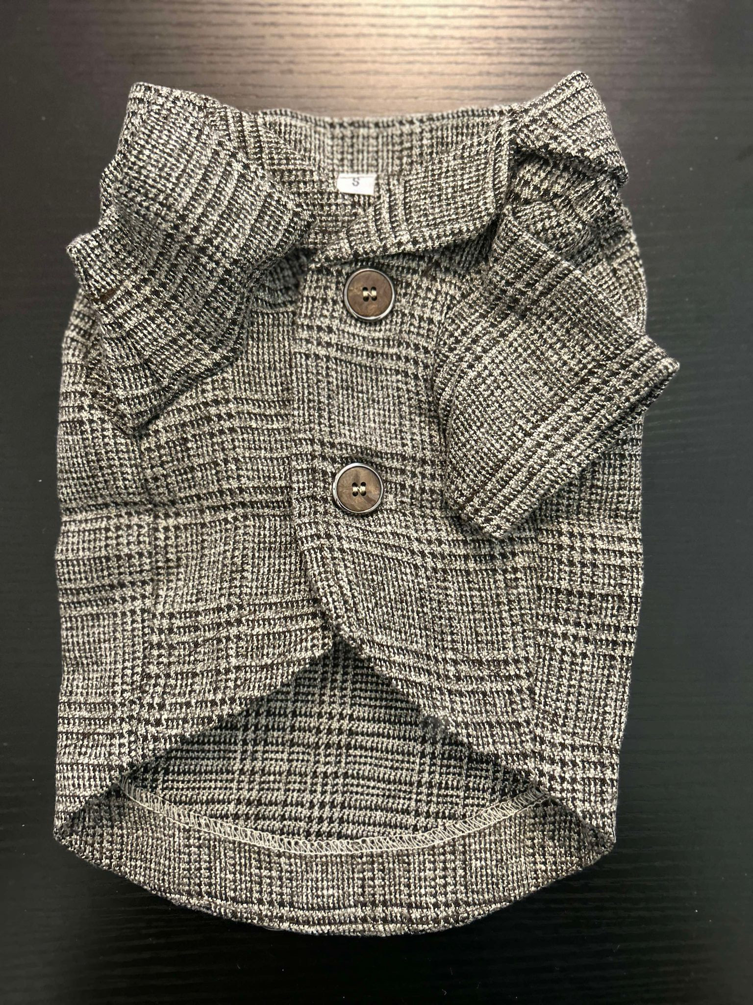 Dapper Houndstooth Dog Jacket – Sophisticated Style for Your Pup!