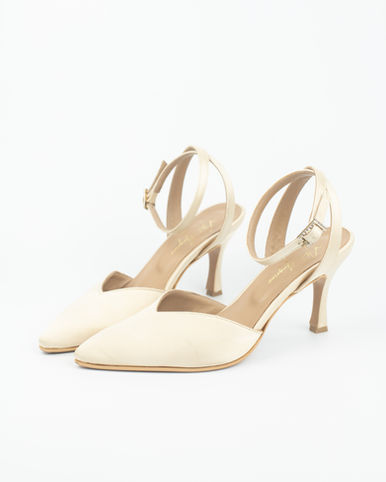 stilettos con punta cerrada y escote en V con taco fino, talon abierto artesanales para novia con suela real Abel Mingrino
