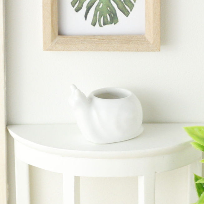 White Snail Pot