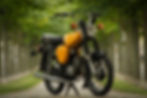 orangenes SIMSON Moped steht vor grüner Baumallee