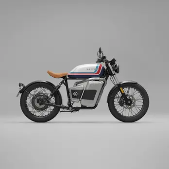 Retro Motorrad mit braunem Sattel und weissem Tank mit Streifen