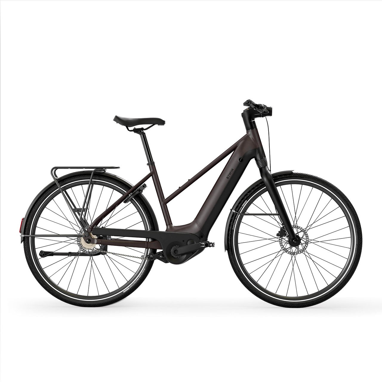 e-Bike in dunkelbraun vor weissem Hintergrund
