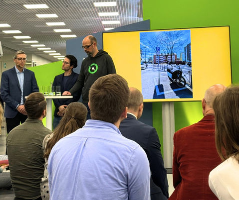 Podium auf Messe-Tagung mit Referenten