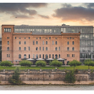 Außenansicht Bürogebäude am Rhein
