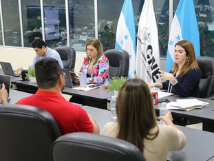 CNE y Foro de Mujeres Políticas de Honduras se reúnen para fortalecer la participación femenina en la política