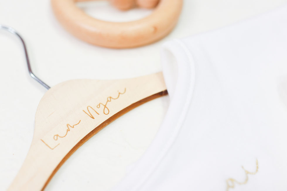 Thumbnail: 嬰兒客制化刺繡圍巾【嬰兒衣架】