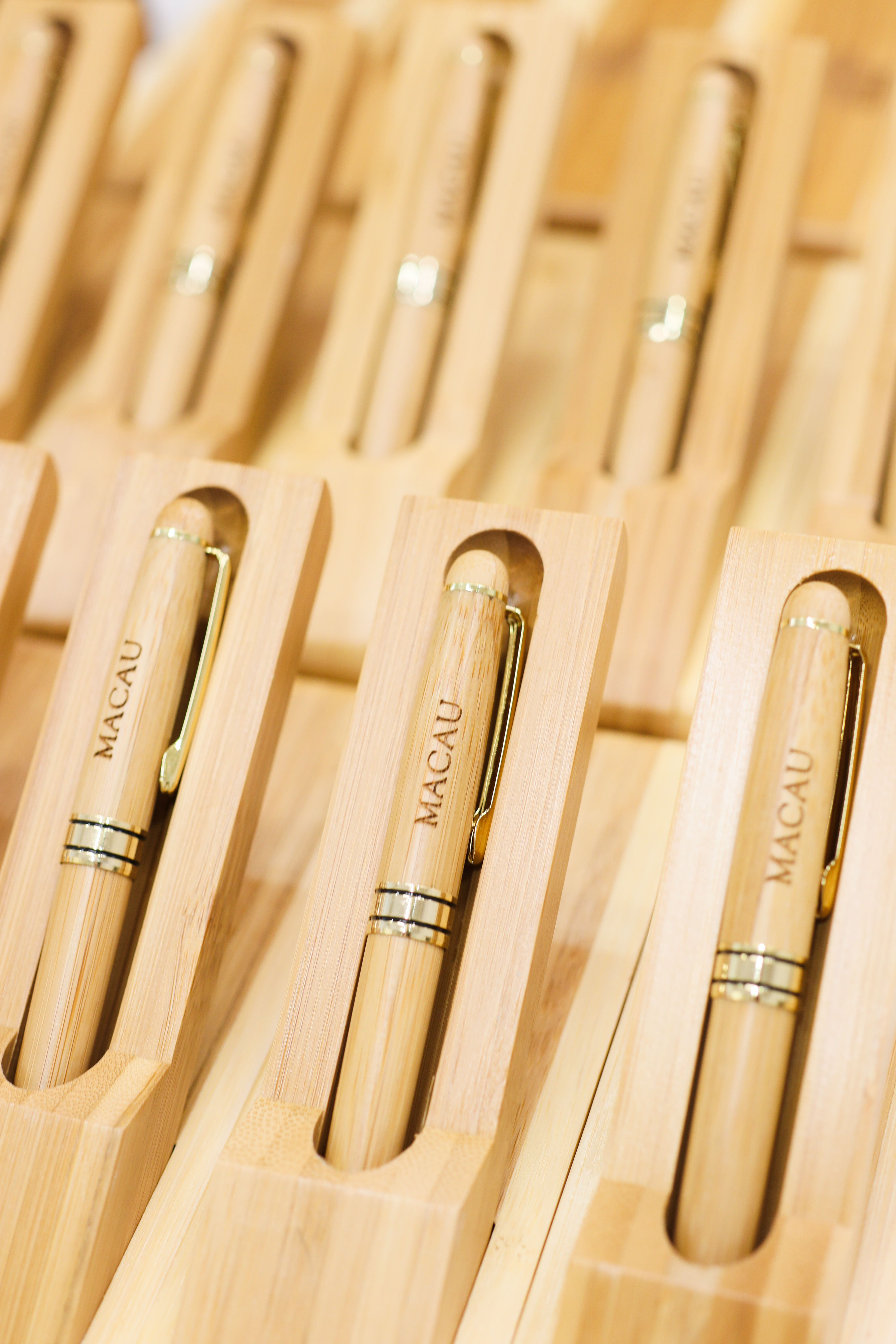 個性化雕刻 木筆及筆座