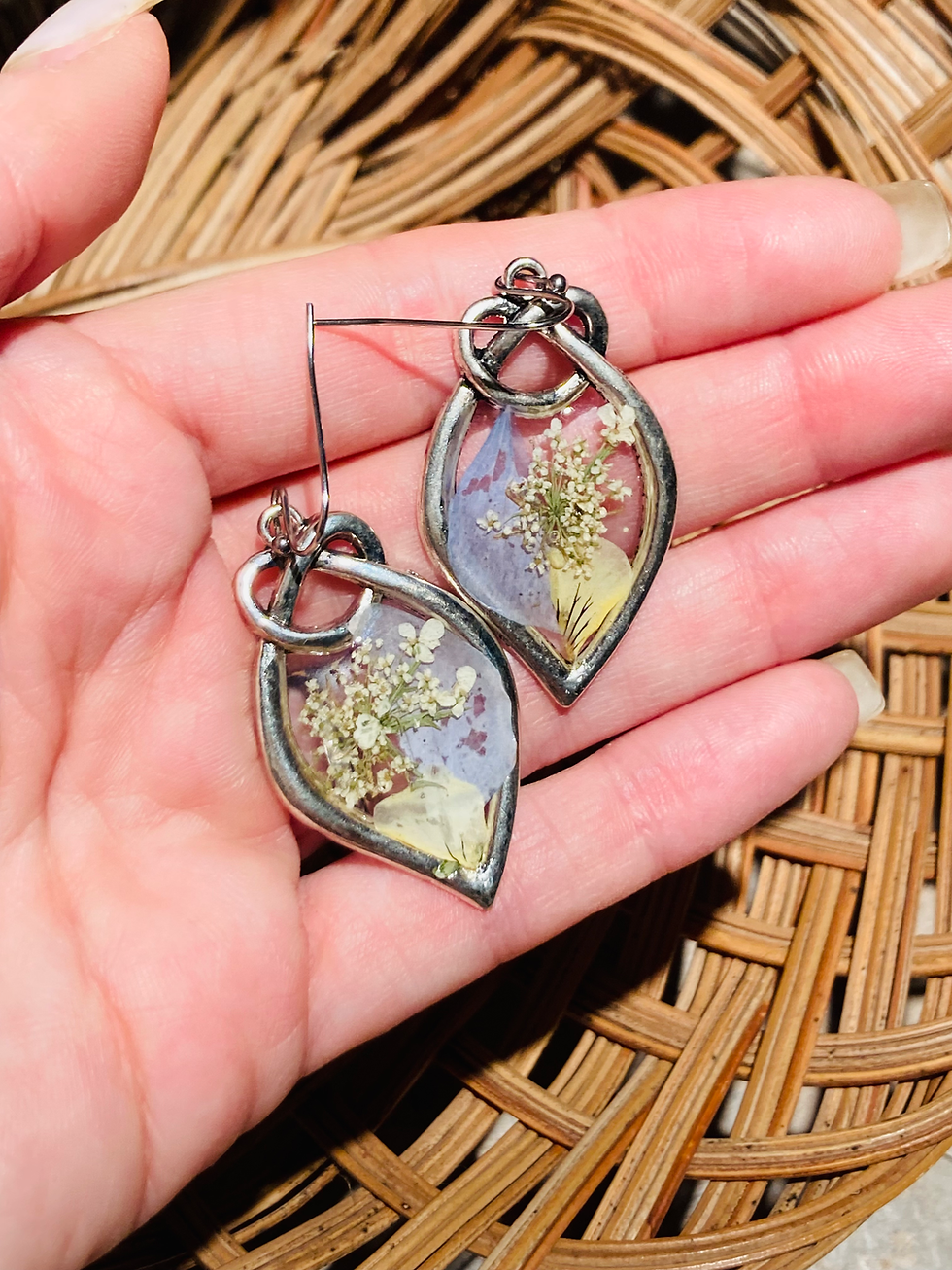 Thumbnail: Silver Knot Mixed Flower Earrings 