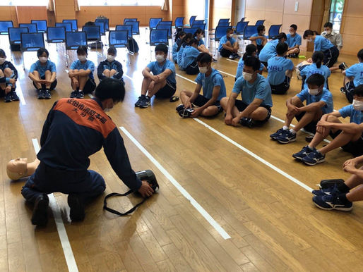 【NEWS】7月12日(月) 1年4組 救命救急講習受講 総合的な探求の時間!