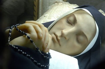 22.-Le-corps-intact-de-Sainte-Bernadette