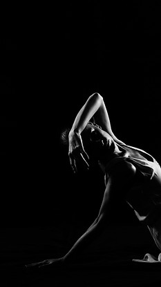Ballet Silhouette Pose_edited.jpg
