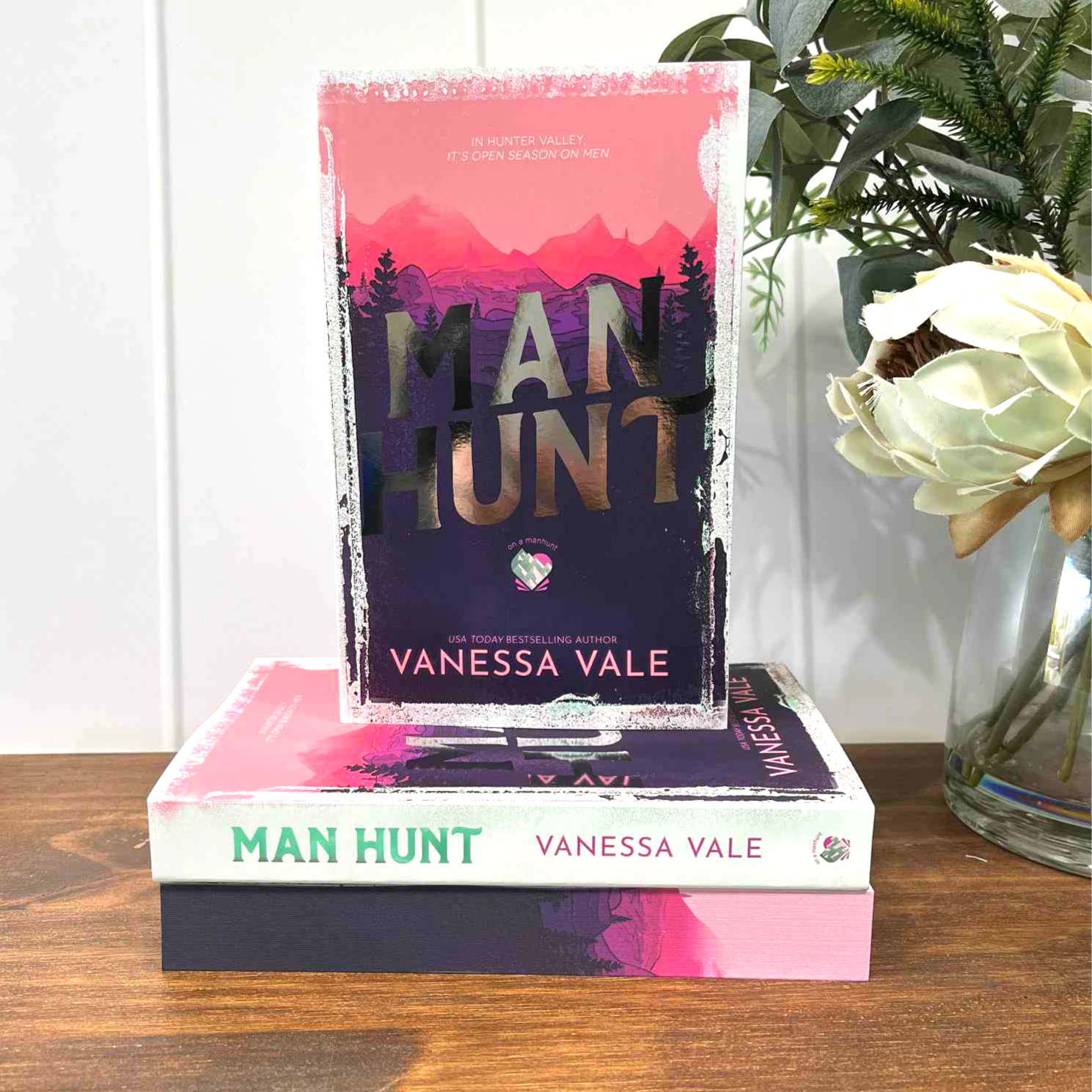 Man Hunt by Vanessa Vale SPRAYED EDGE Paperback