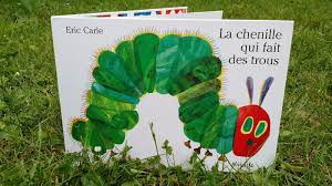 La chenille qui fait des trous