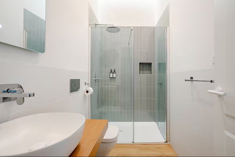 Lunero En-suite Bathroom 1