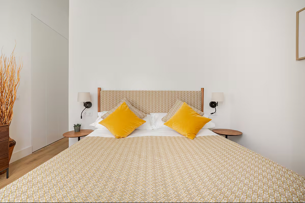 Lunero Bedroom