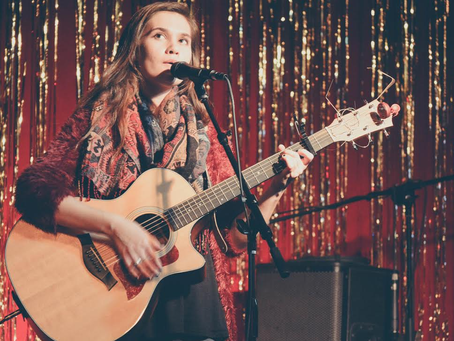 Lily & Madeleine performance dazzles the Stone Fox