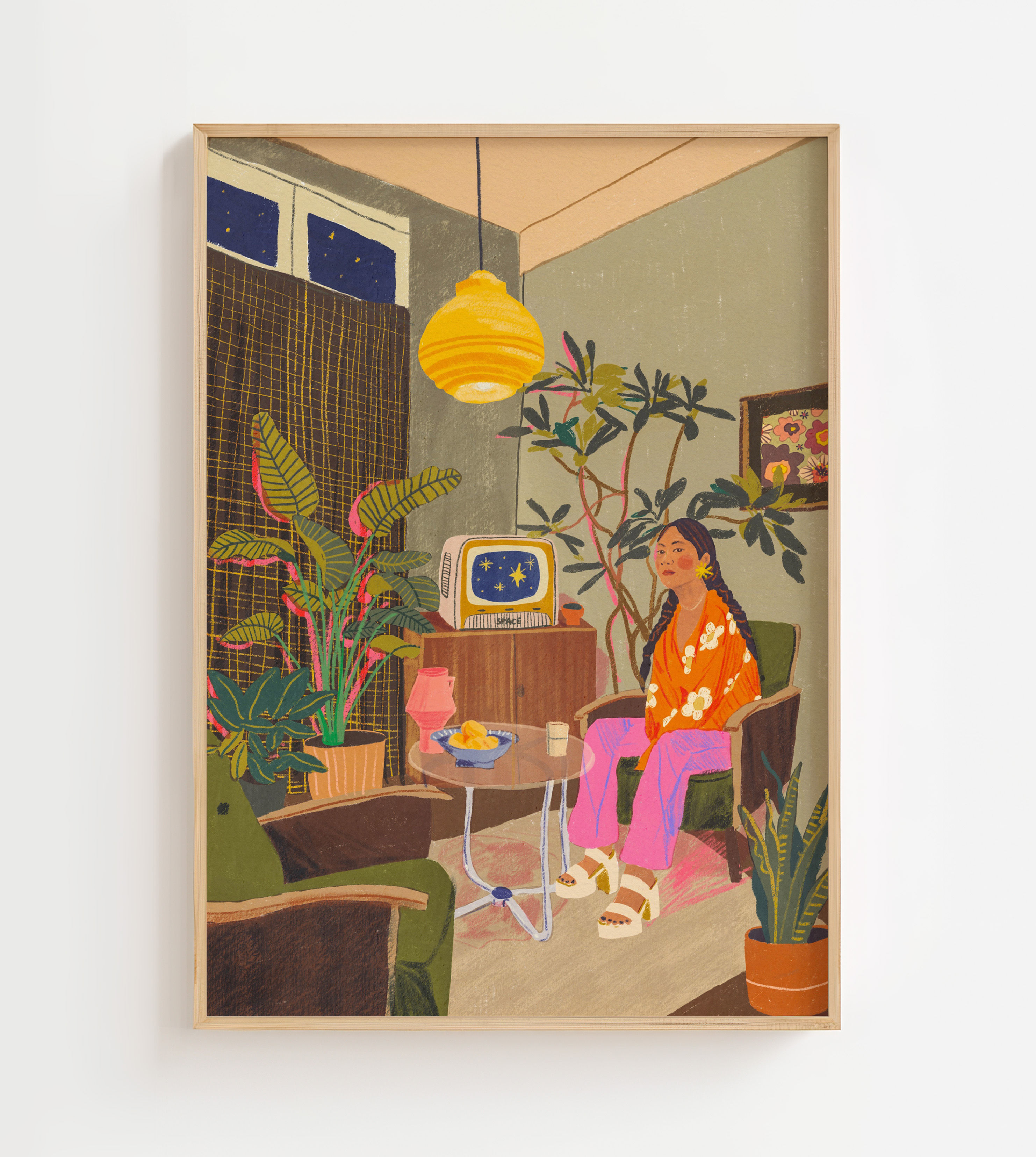 Plakat My Space autorstwa Gigi Rosado – kobieta siedząca w fotelu w retro wnętrzu nocą