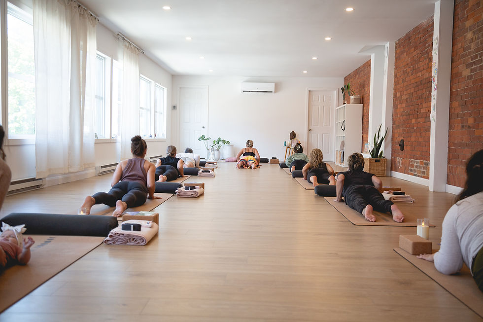 classe de yoga dans un studio