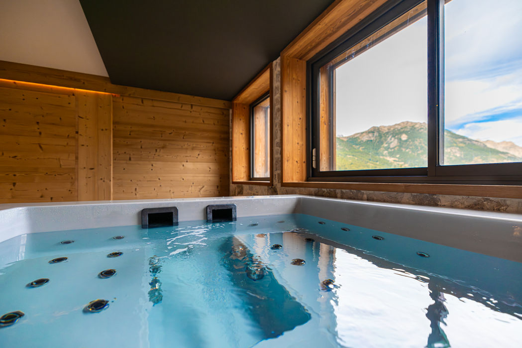 Espace Bien être, sauna et jacuzzi privé, SPA, chalet de luxe à Serre Chevalier 1350