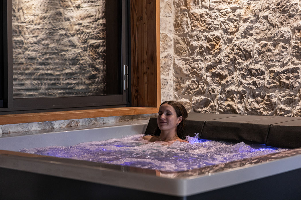 Espace Bien être, sauna et jacuzzi privé, SPA, chalet de luxe à Serre Chevalier 1350