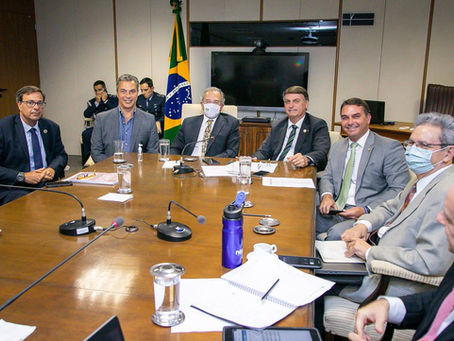 Bolsonaro apela para que caminhoneiros não façam greve