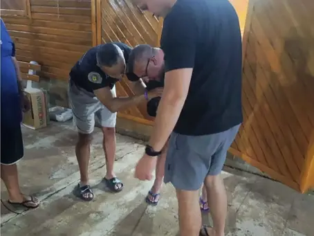 Policiais de folga salvam bebê de 59 dias engasgado em Erebango