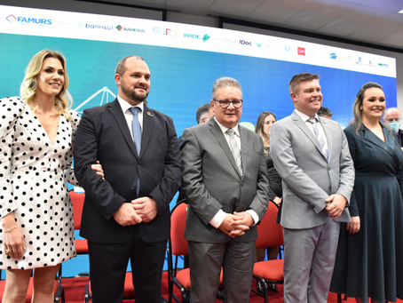 Paulinho Salerno toma posse à frente da Famurs