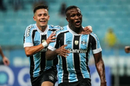 Sob olhar de Mancini, Grêmio vence o Caxias com brilho do atacante Elias