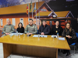 Coletiva de imprensa com autoridades políticas e de segurança define ações em Estação, após ataque à escola | Foto: Bruno Anziliero / Grupo Sideral de Rádios