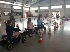 Escolinha de Trânsito da Brigada Militar leva atividades educativas a estudantes de Floriano Peixoto