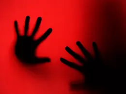 Mulheres vítimas de violência doméstica têm direito a benefício do INSS durante afastamento