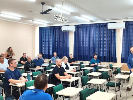 Escola AMAU e Gestão A+ promovem capacitação sobre nova lei de licitações