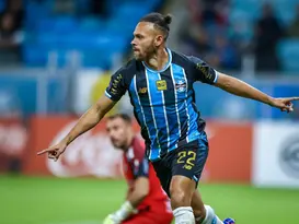 Grêmio vence Palestino por 2 a 0 e depende de si para liderar Grupo F da Sul-Americana