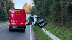 Colisão frontal entre carro e caminhão provoca morte de jovem na BR-153 em Erechim