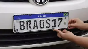 Projeto de lei que retoma identificação de cidade e estado em placas de veículos avança na Câmara