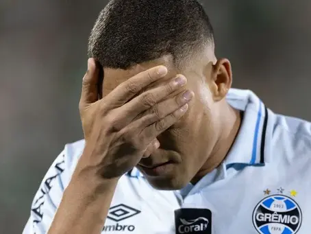 Grêmio empata sem gols com o Palestino após Carlos Vinicius desperdiçar três pênaltis