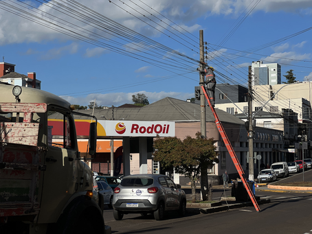 Getúlio Vargas inicia projeto “Poste Limpo” para organizar fiação e melhorar segurança urbana