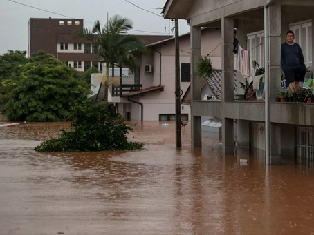 Colapso de barragem na Serra Gaúcha e transbordamento do Guaíba em Porto Alegre agravam situação das enchentes no Rio Grande do Sul